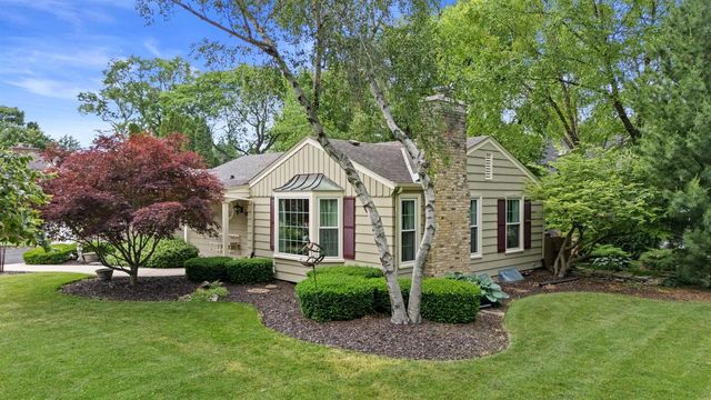 200 S Vincennes CIRCLE, Racine, WI 53402
