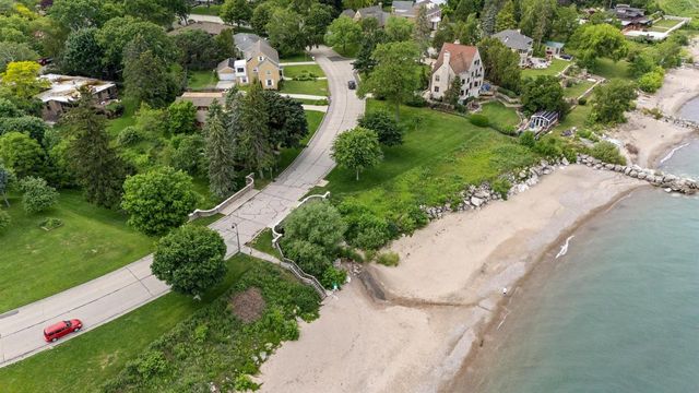 200 S Vincennes CIRCLE, Racine, WI 53402
