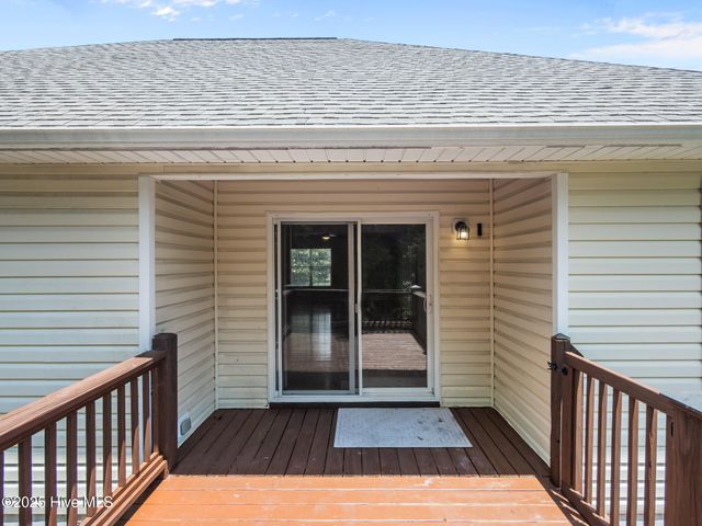 305 Appaloosa Court, Swansboro, NC 28584