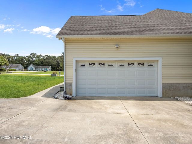 305 Appaloosa Court, Swansboro, NC 28584