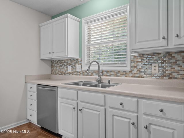 305 Appaloosa Court, Swansboro, NC 28584