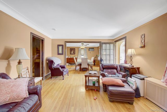 130 Fairfield Avenue, Mineola, NY 11501