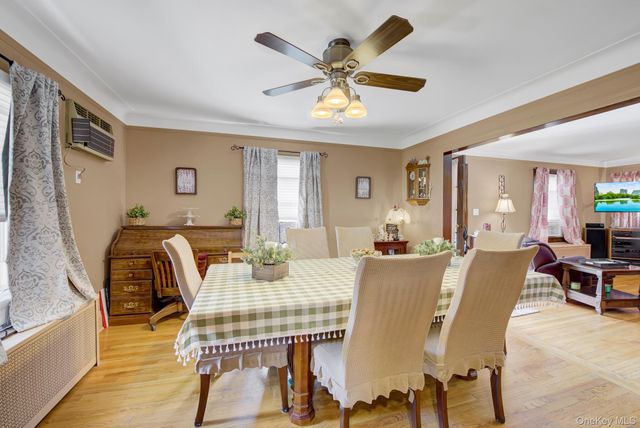130 Fairfield Avenue, Mineola, NY 11501