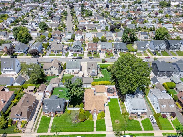 130 Fairfield Avenue, Mineola, NY 11501