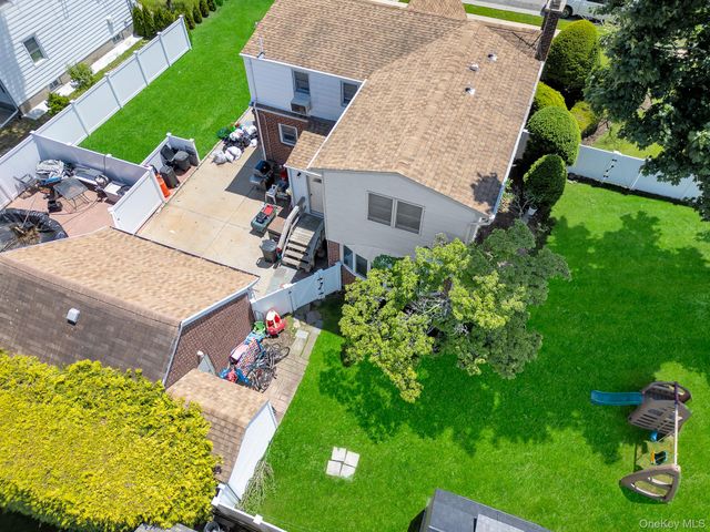130 Fairfield Avenue, Mineola, NY 11501
