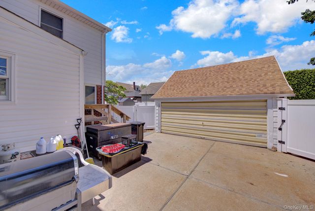 130 Fairfield Avenue, Mineola, NY 11501