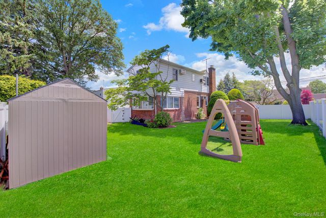 130 Fairfield Avenue, Mineola, NY 11501