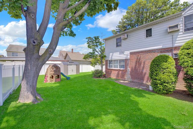 130 Fairfield Avenue, Mineola, NY 11501