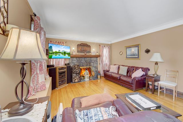 130 Fairfield Avenue, Mineola, NY 11501