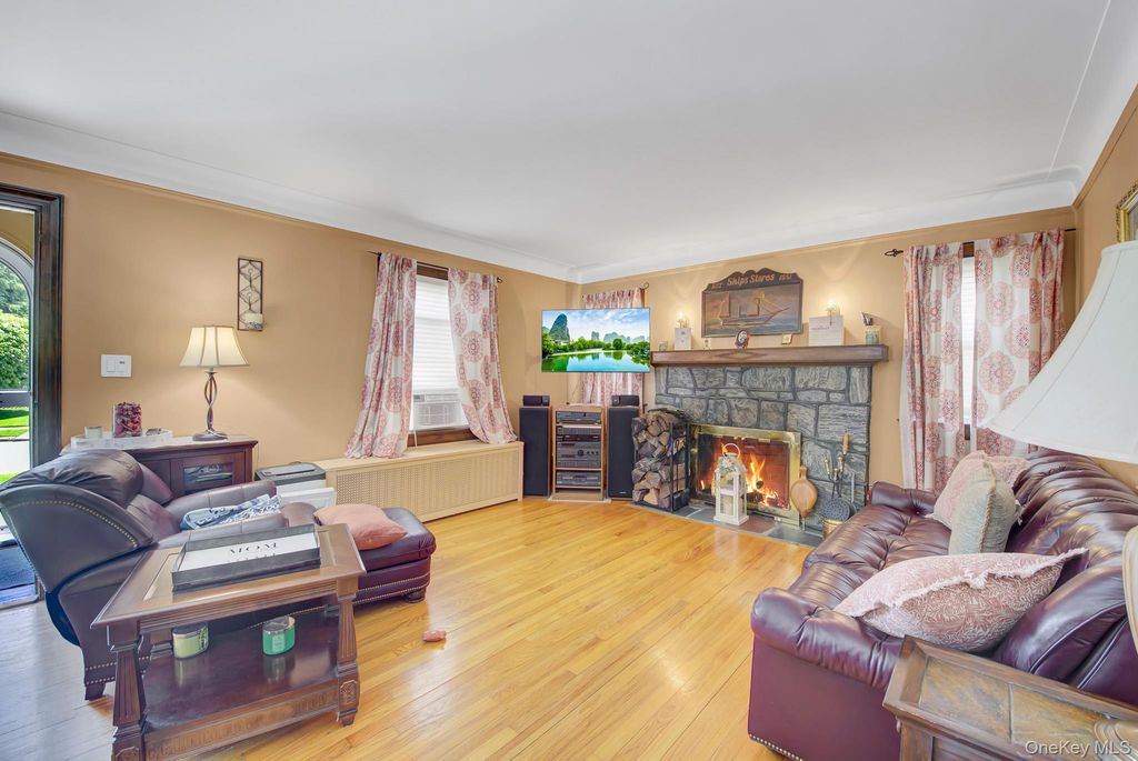 130 Fairfield Avenue, Mineola, NY 11501