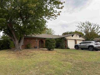 2318 NW 77th St, Lawton, OK 73505