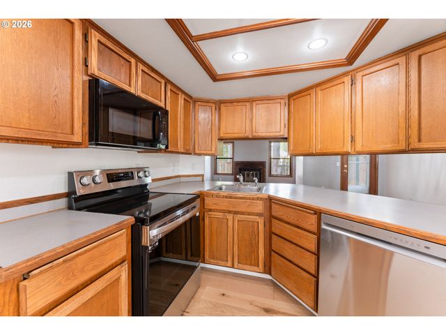 7930 Sw CHURCHILL Way, Portland, OR 97224