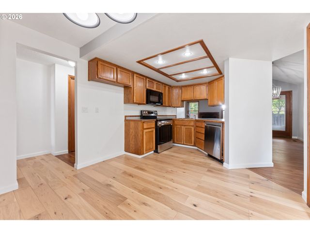 7930 Sw CHURCHILL Way, Portland, OR 97224
