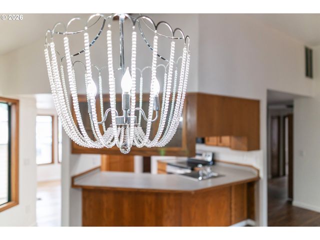 7930 Sw CHURCHILL Way, Portland, OR 97224
