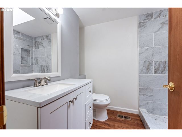 7930 Sw CHURCHILL Way, Portland, OR 97224