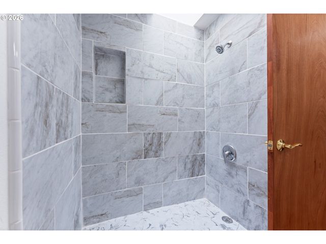 7930 Sw CHURCHILL Way, Portland, OR 97224