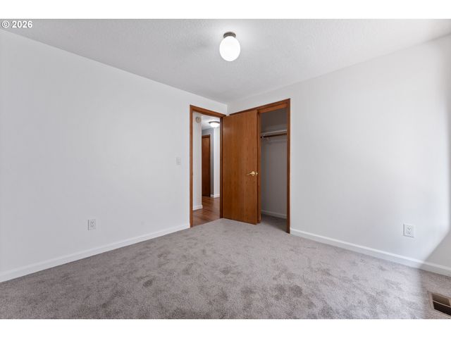 7930 Sw CHURCHILL Way, Portland, OR 97224