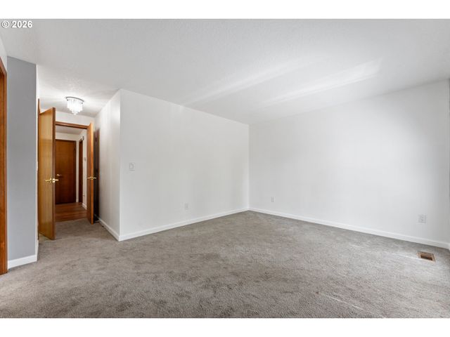 7930 Sw CHURCHILL Way, Portland, OR 97224