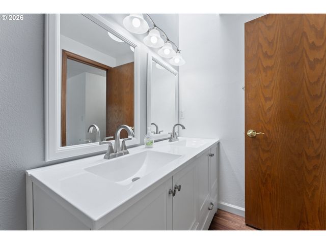 7930 Sw CHURCHILL Way, Portland, OR 97224