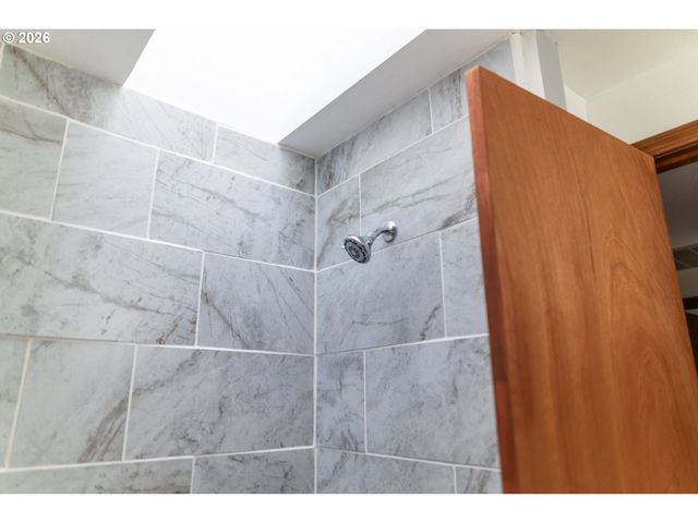 7930 Sw CHURCHILL Way, Portland, OR 97224