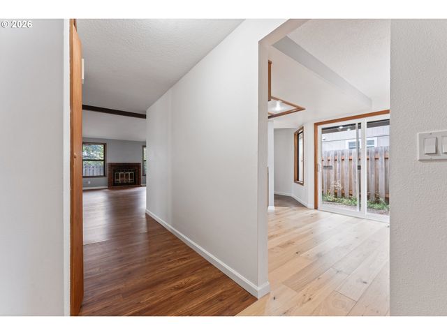 7930 Sw CHURCHILL Way, Portland, OR 97224
