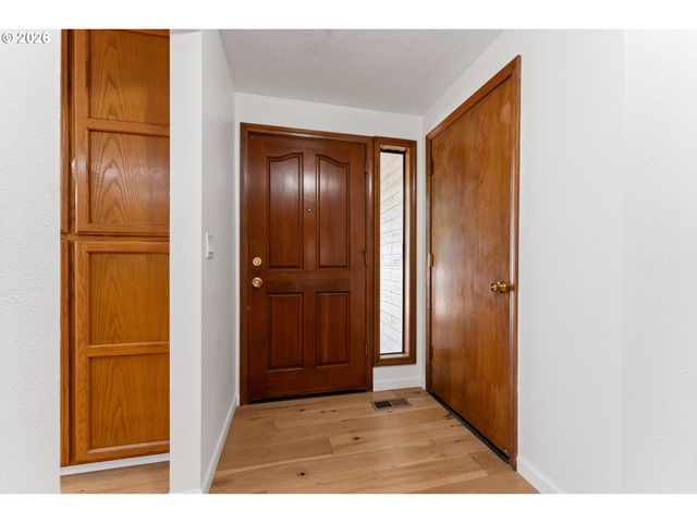 7930 Sw CHURCHILL Way, Portland, OR 97224