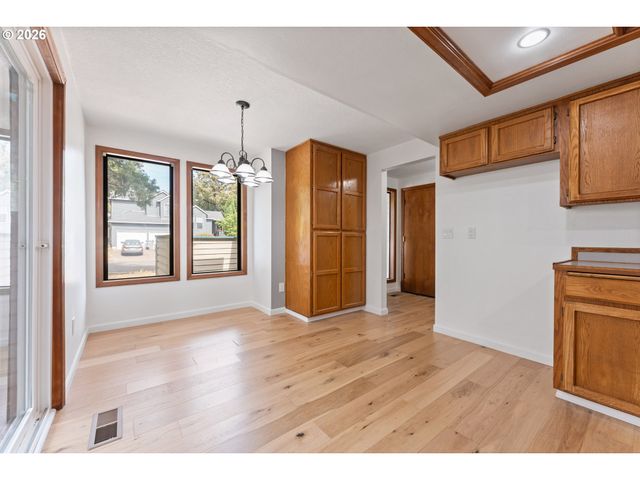 7930 Sw CHURCHILL Way, Portland, OR 97224
