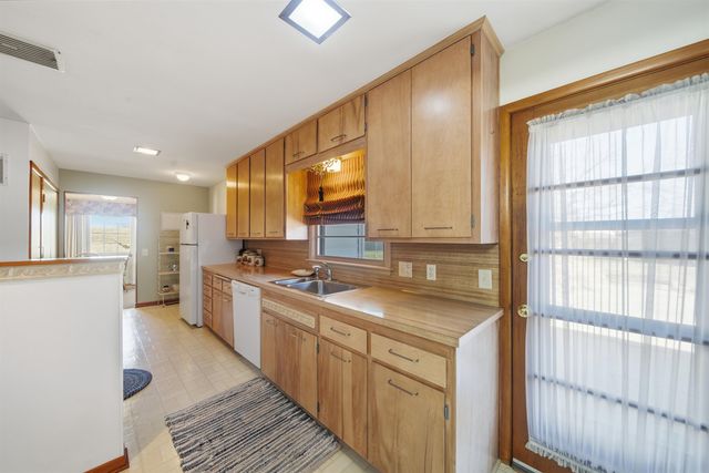 3250 N Saint Clair Ave, Wichita, KS 67204