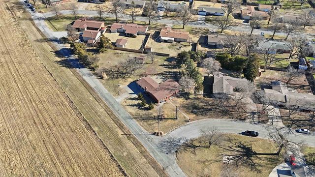 3250 N Saint Clair Ave, Wichita, KS 67204