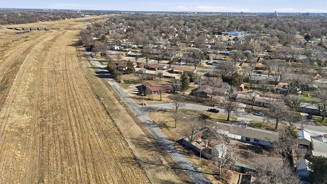 3250 N Saint Clair Ave, Wichita, KS 67204