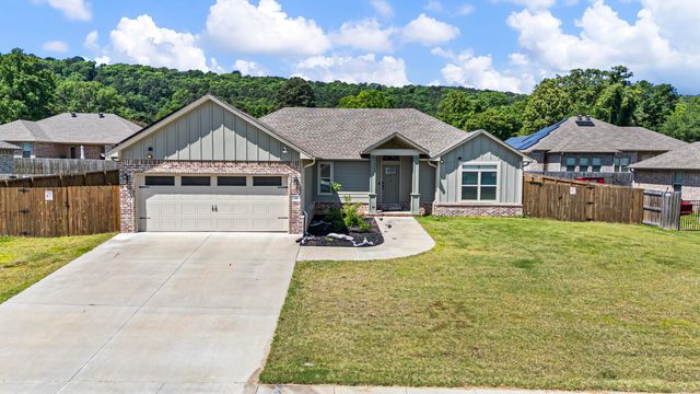 1100 Lindsey Lane, Russellville, AR 72801