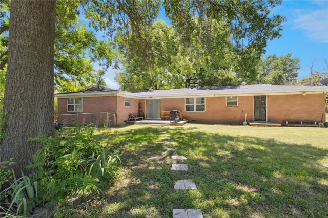 713 Plaza Drive, Fort Worth, TX 76140