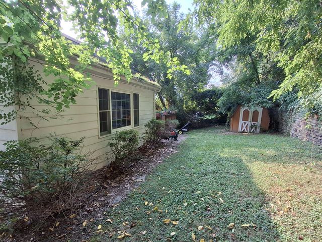 521 WOODLAND AVE, Springfield, PA 19064
