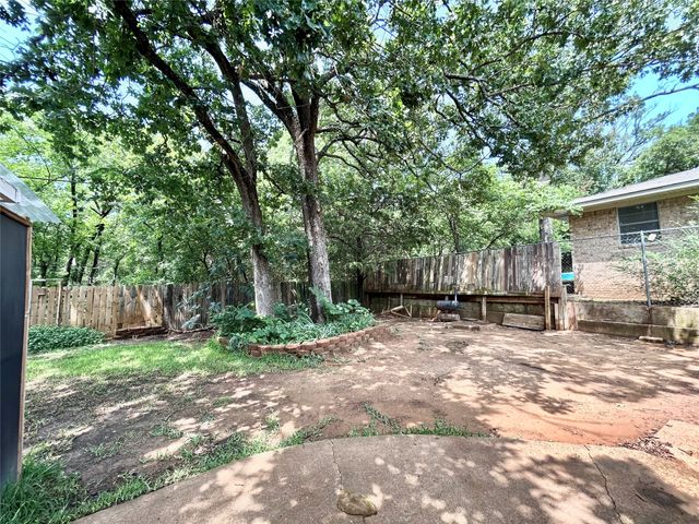 1335 Crestview Drive, Denison, TX 75020