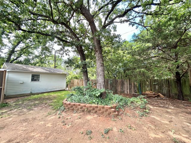1335 Crestview Drive, Denison, TX 75020