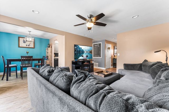 16 Meadowood Dr 16, Stoughton, MA 02072