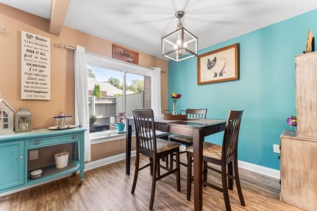 16 Meadowood Dr 16, Stoughton, MA 02072