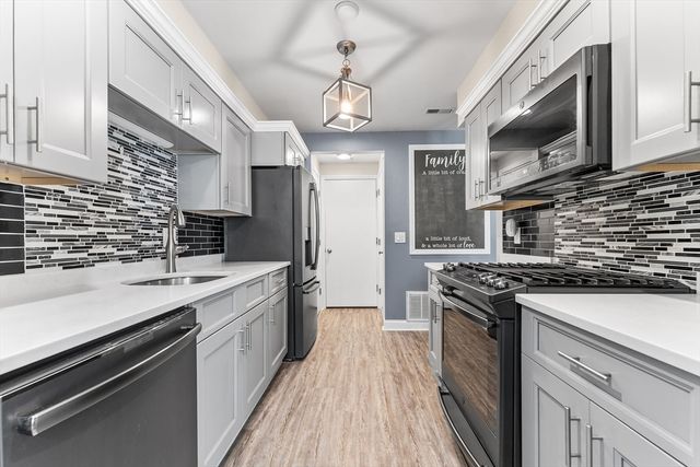 16 Meadowood Dr 16, Stoughton, MA 02072