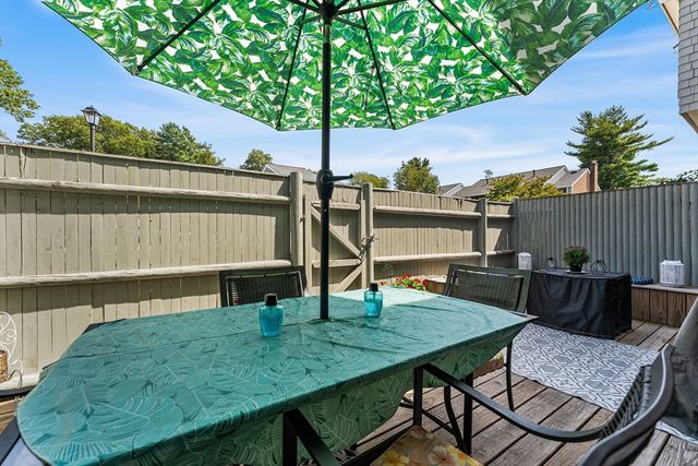 16 Meadowood Dr 16, Stoughton, MA 02072