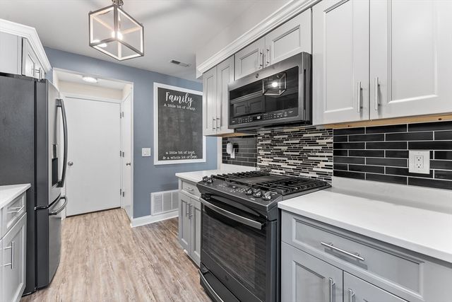 16 Meadowood Dr 16, Stoughton, MA 02072