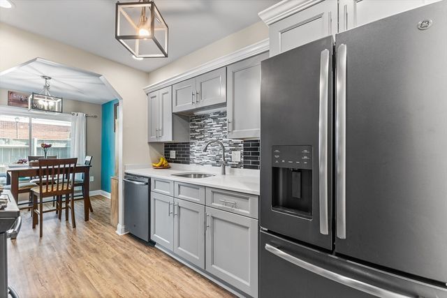 16 Meadowood Dr 16, Stoughton, MA 02072