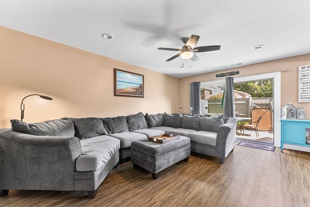 16 Meadowood Dr 16, Stoughton, MA 02072