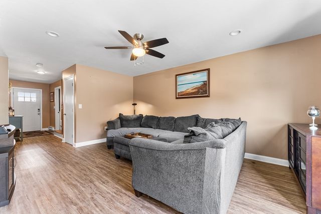 16 Meadowood Dr 16, Stoughton, MA 02072