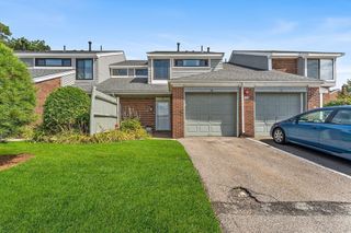 16 Meadowood Dr 16, Stoughton, MA 02072