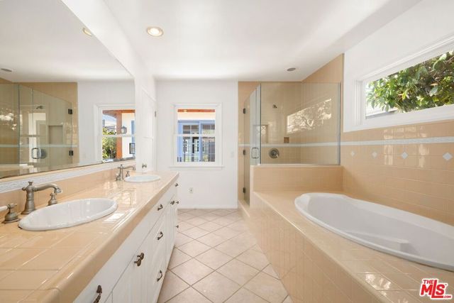 2001 Pearl Street, Santa Monica, CA 90405