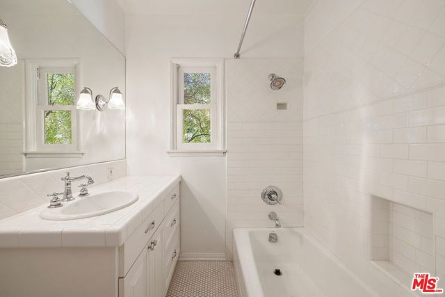 2001 Pearl Street, Santa Monica, CA 90405