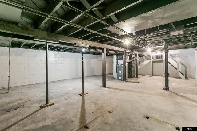 5208 N 28th Avenue, Omaha, NE 68111