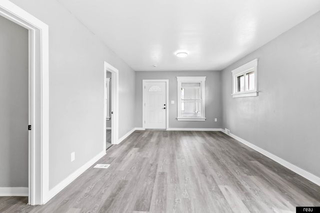 5208 N 28th Avenue, Omaha, NE 68111