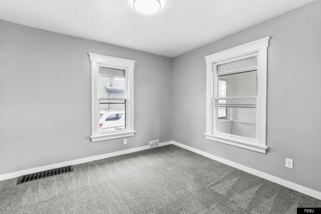 5208 N 28th Avenue, Omaha, NE 68111