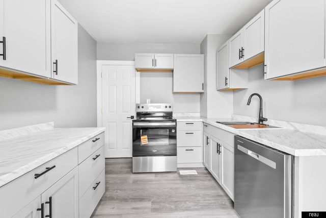 5208 N 28th Avenue, Omaha, NE 68111